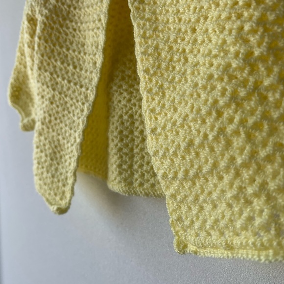 Cute little vintage baby shawl jacket butter yellow - Picture 7 of 8